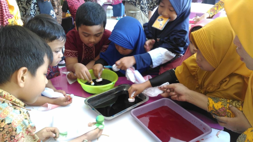 Semarak Hari Batik Nasional